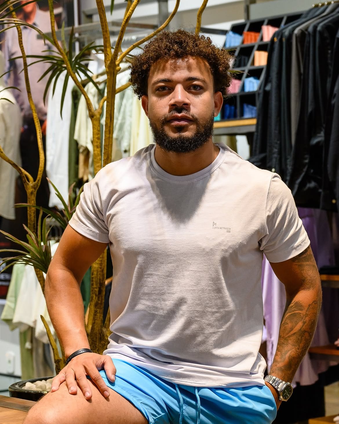 👕 Sua camiseta básica pode durar anos, ou poucos meses. A diferença está na lavagem.